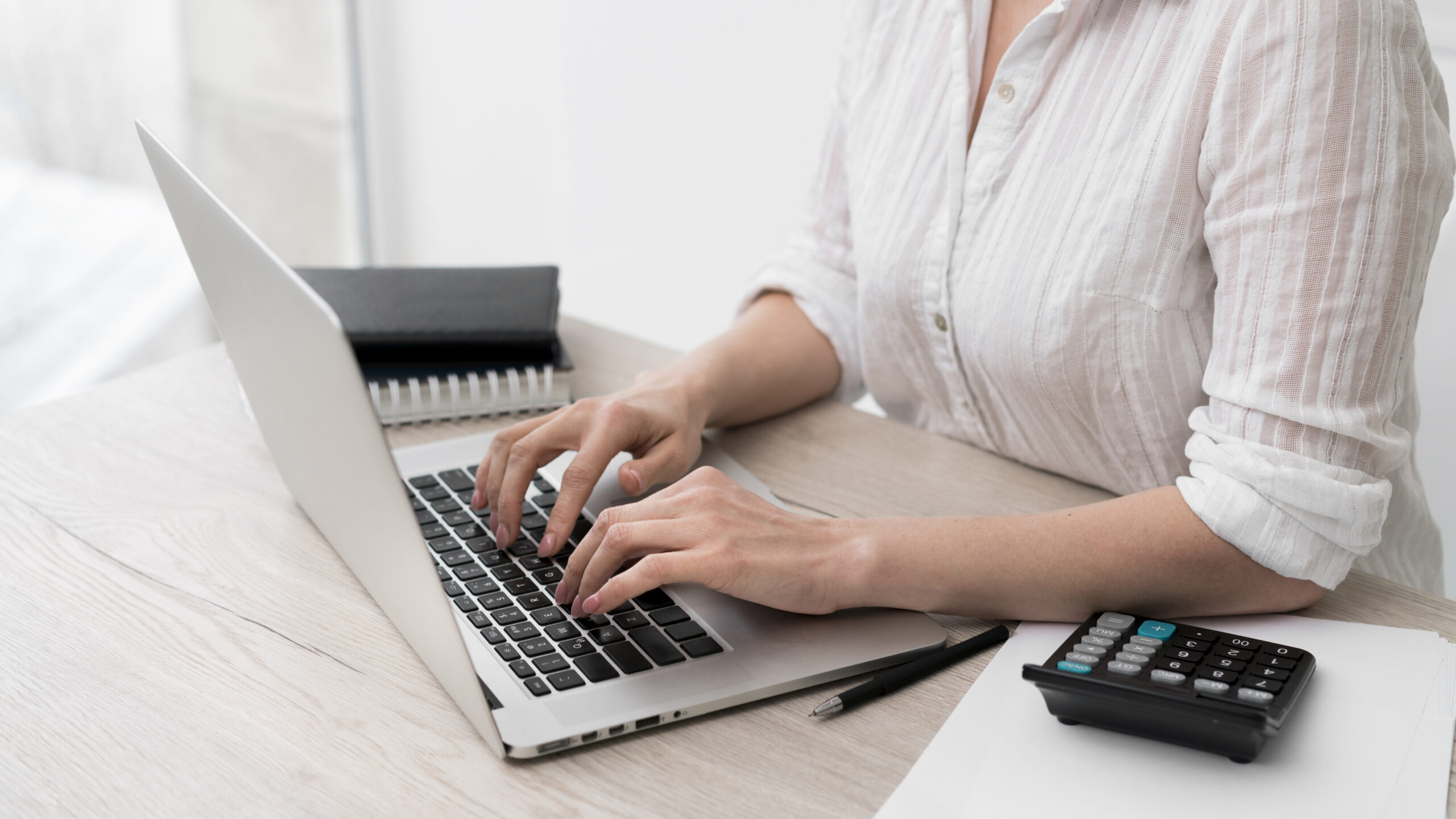 Accounting Software vs Hiring an Accountant