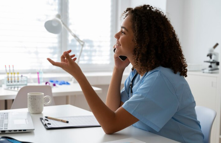 When Should an AI Voice Agent Transfer a Call to a Live Agent?