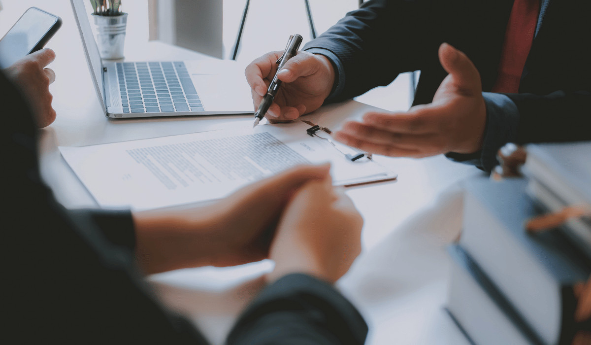 What Is a Minimum Broker Fee?